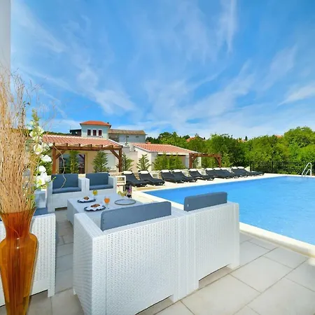 펜션 Holiday Vile Dalmacija Preko Cin05006 Cyi