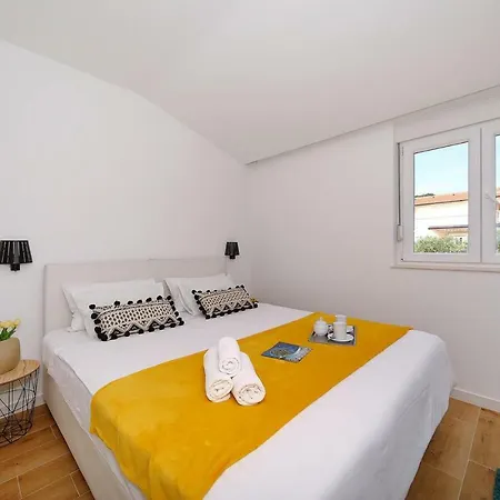 Holiday Vile Dalmacija Preko Cin05006 Cyi بيت للعطل